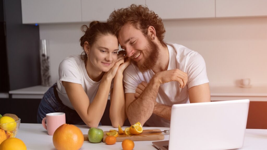 Things Successful Long-Distance Couples Never Do
