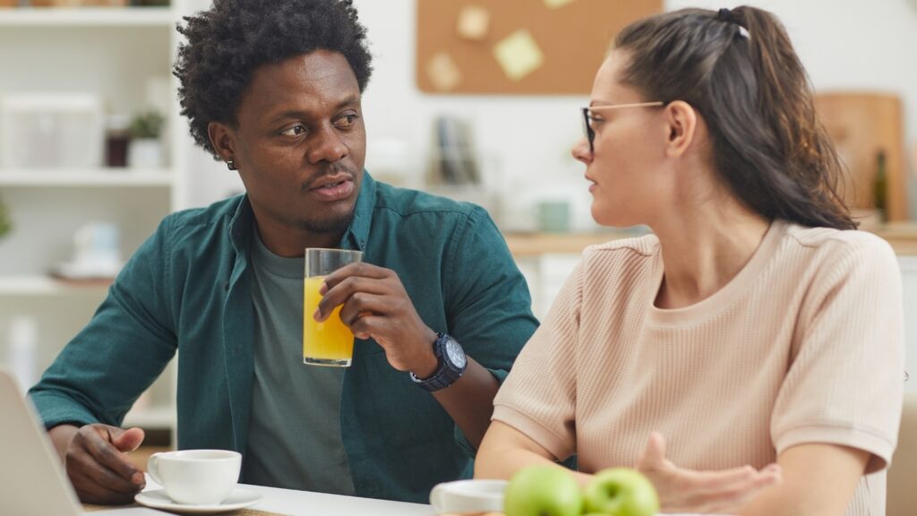 25 Mistakes That Quietly Destroy Long-Distance Relationships
