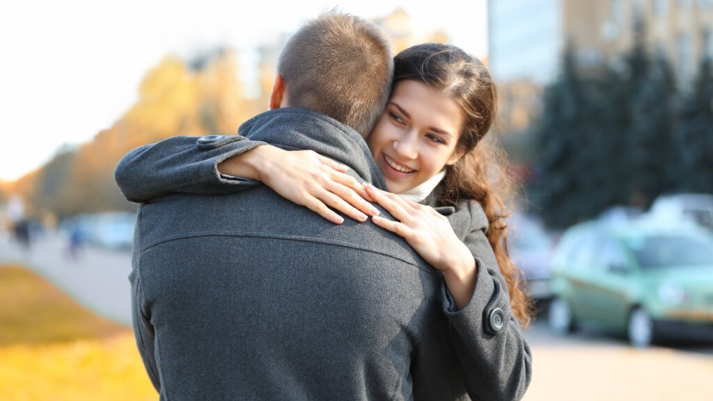 couple hugging after they settled their differences