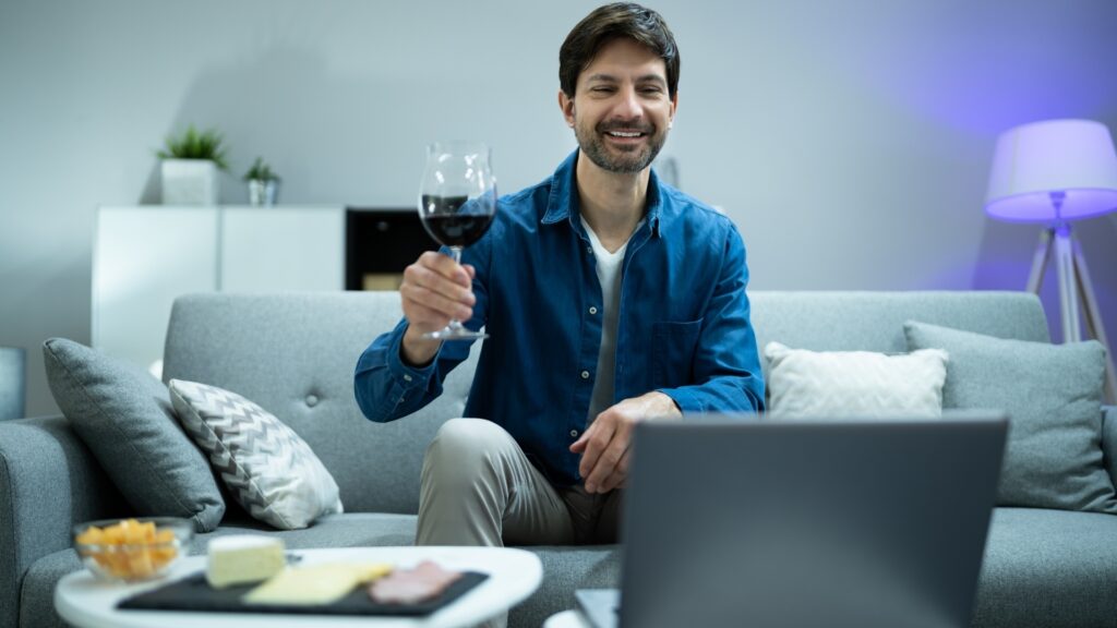 https://ourlongdistancediaries.com/daily-conversation-starters-that-never-get-boring
