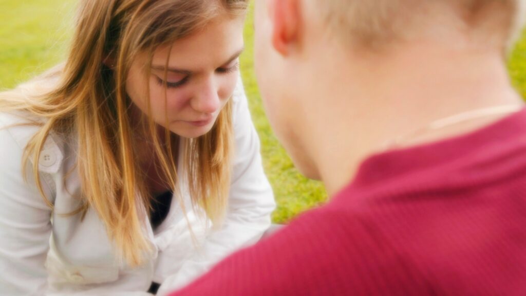 lady who is sad because her long-distance partner never seem to read her mind in her texts