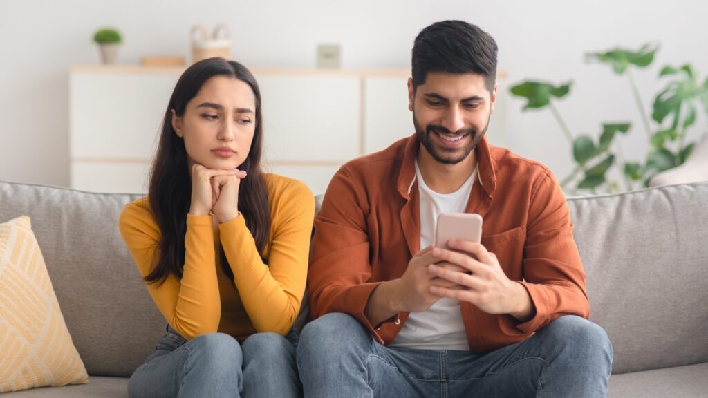 Things That Quietly Destroy Trust in long distance relationships
