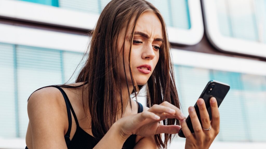 Why You Keep Checking Their Last Seen in long distance relationships