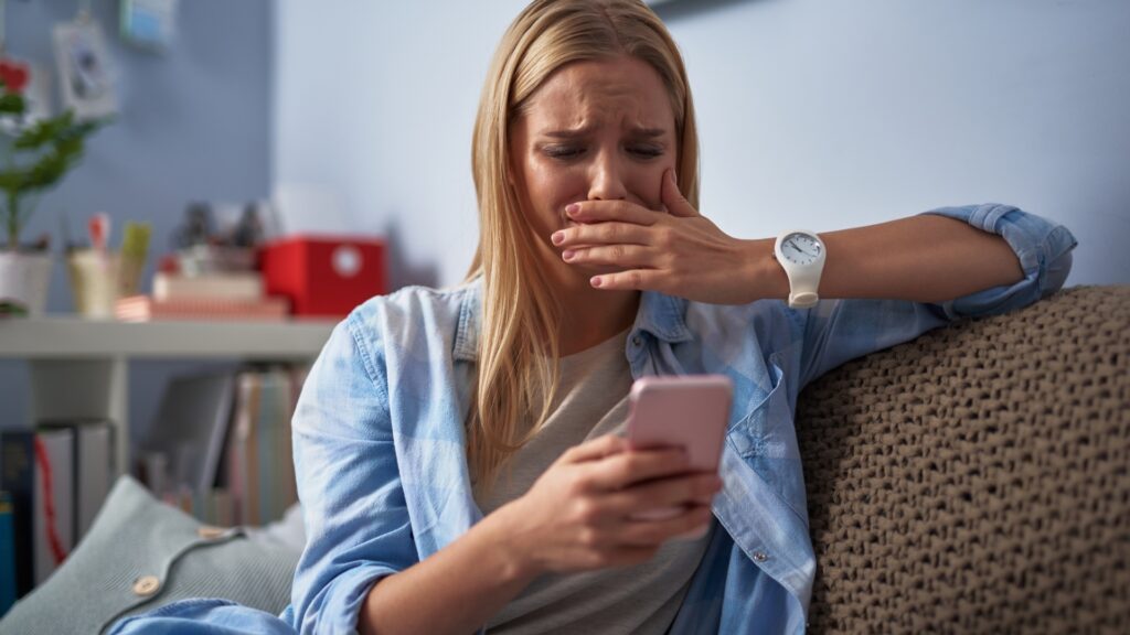 Things You Should Never Text During an Argument