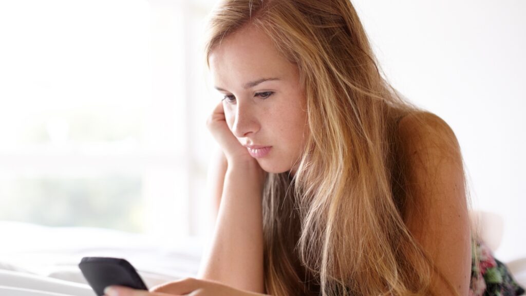 25 Conversation Mistakes That Push Couples Apart
