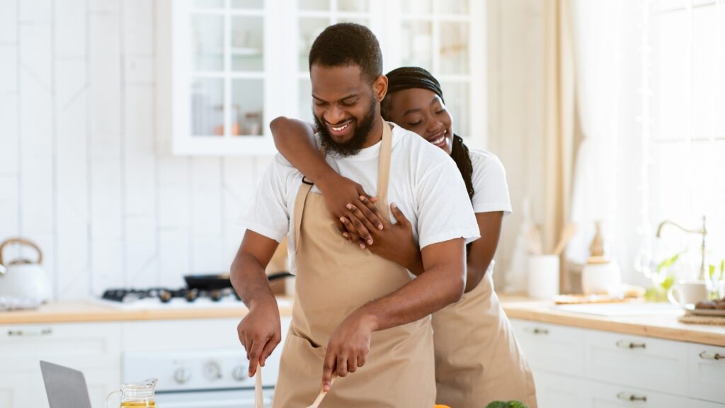 29 Romantic Cooking Dates Ideas Over Video
