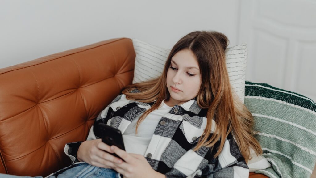 lady going through some instagram relationship reels and comparing her long-distance relationship experience with them
