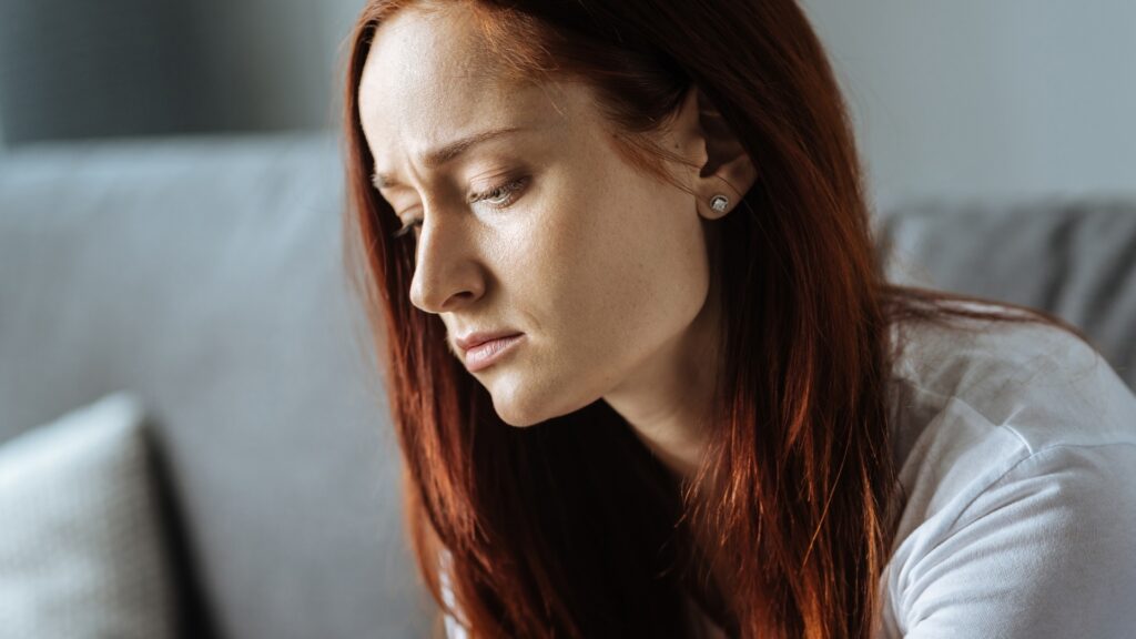 lady sad that her long distance partner does not always get his gifts for her right