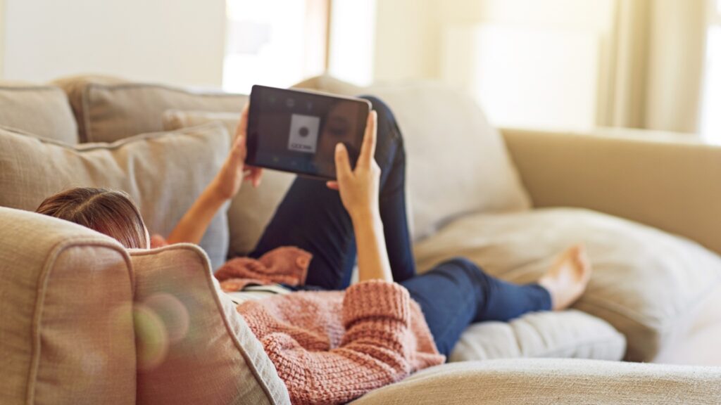 Things Your Long-Distance Partner Secretly Wishes You'd Send
