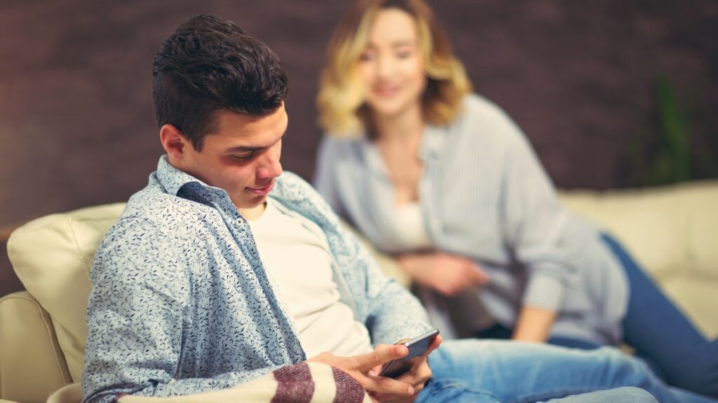 lady jealous that her partner is always talking with many people