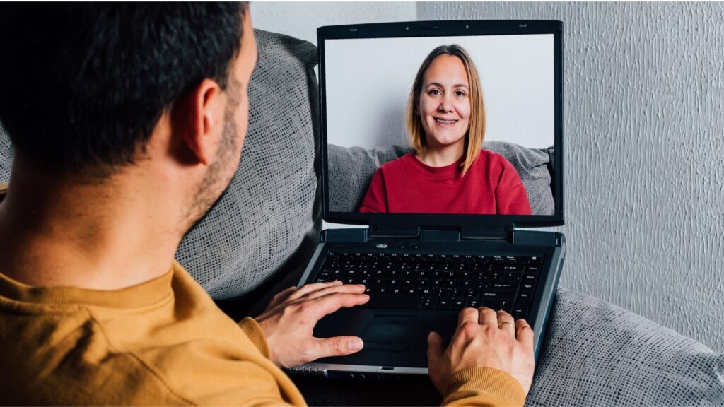 long distance couple playing games on zoom