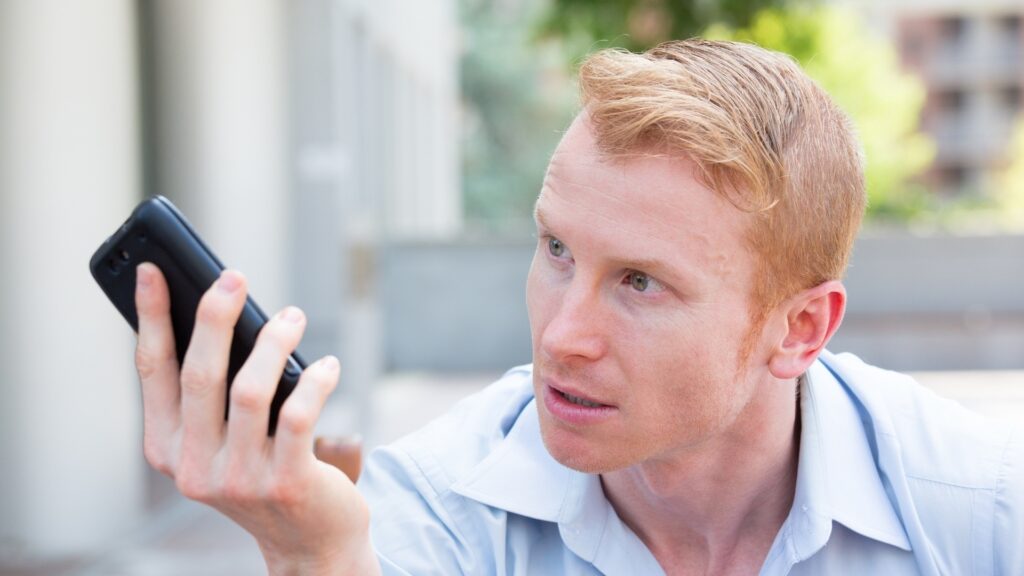 man trying to understand that his long-distance partner is quite busy because of her delayed response 