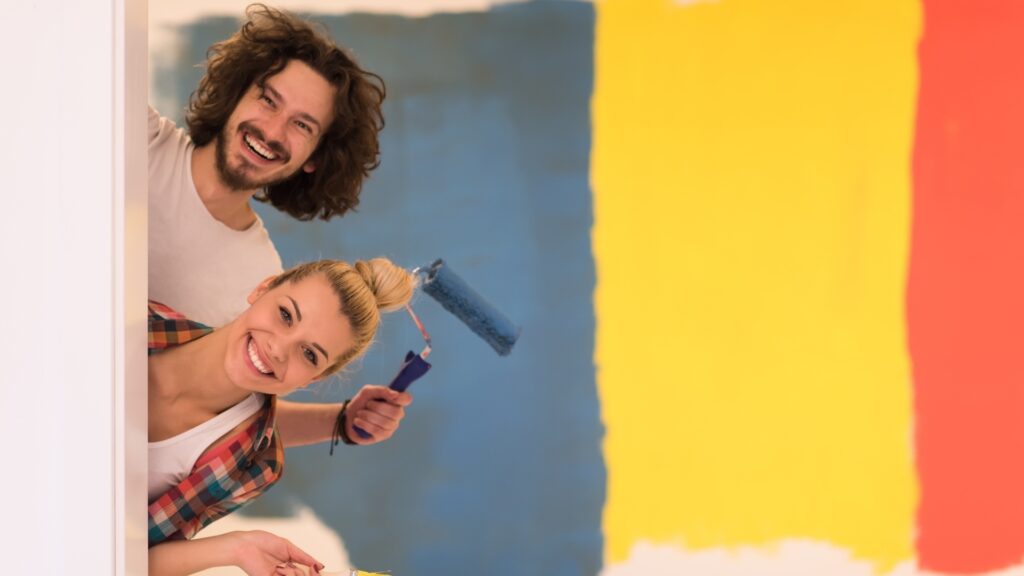 couple painting a portrait 