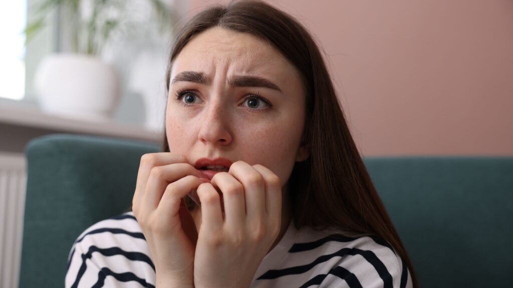 lady making the worst assumptions against her long-distance partner