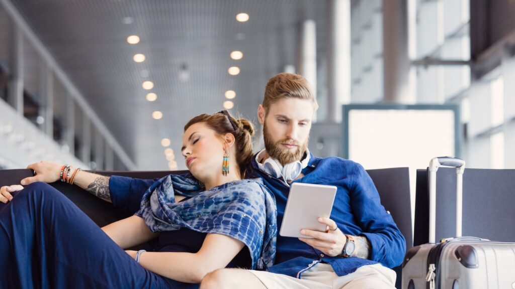 couple reading books while
waiting for their flight