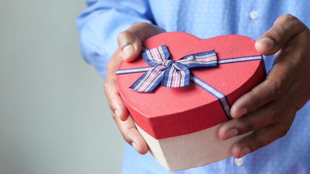 a box of letters stating reasons a man in a long distance relationship loves his girl friend
