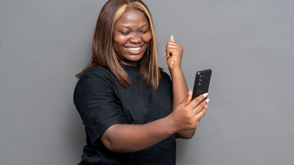 lady on call with her long distance partner