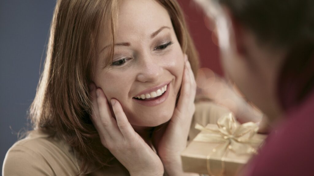 23 Monthly Surprise Box Ideas for long distance couples