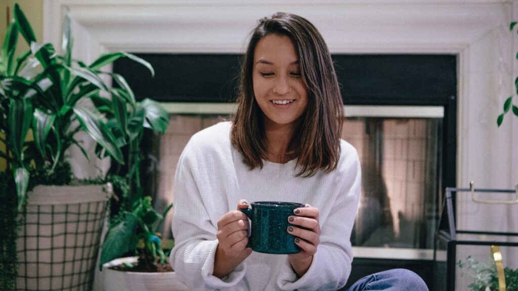 lady holding her personalized mug gift