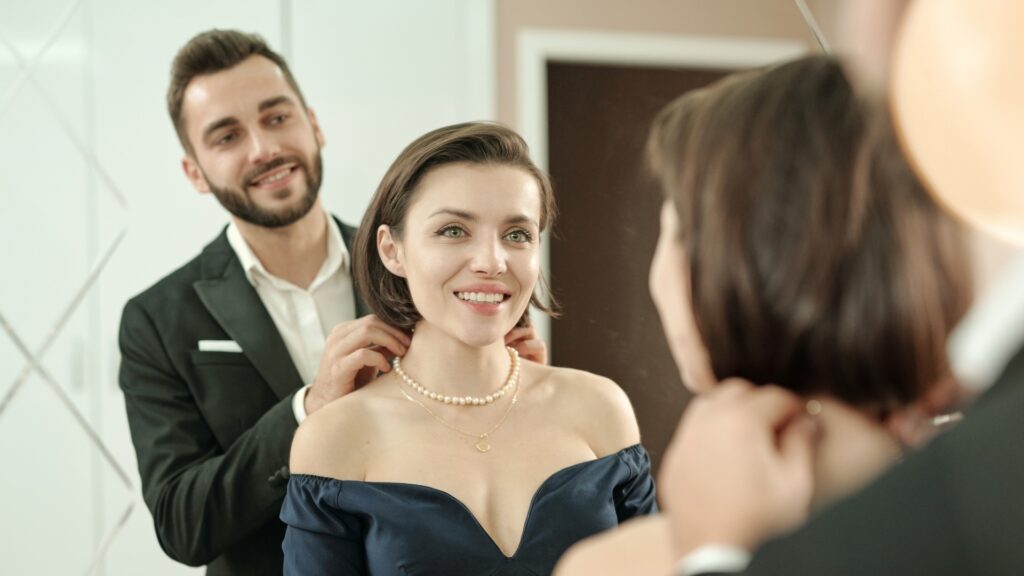 couple wearing a matching jewelry