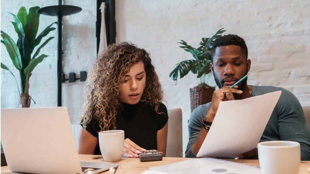 couple making plans for the new month 