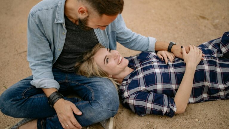 The Daily Habit That Keeps Couples Emotionally Close