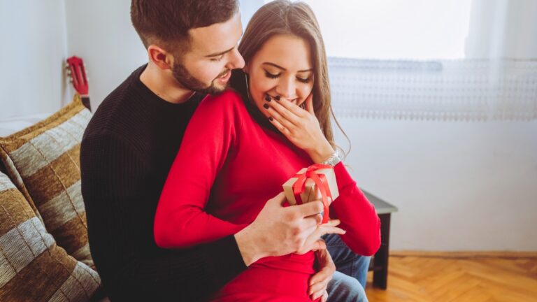 The Best Personalized Gifts for Long-Distance Couples